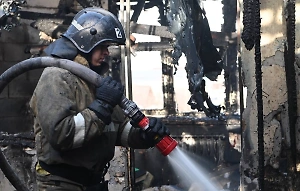 Жилой дом загорелся после атаки ВСУ на Белгород, хозяйка получила ожоги