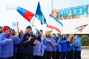 Лагерь "Артек" связался по телемосту с площадкой Всемирного фестиваля молодёжи