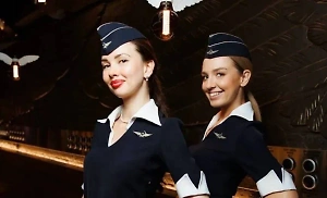 Бар в Москве одел официанток в форму "Аэрофлота" и нарвался на двухмиллионный иск от авиакомпании