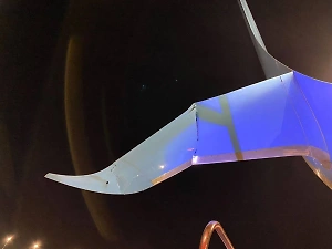 Грузовик, перевозивший питание, повредил крыло самолёта с пассажирами в Пулково