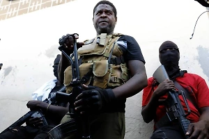 Вооружённые банды атаковали дворец президента Гаити и здание МВД