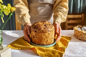 Диетолог призвала не увлекаться куличами и яйцами после Великого поста