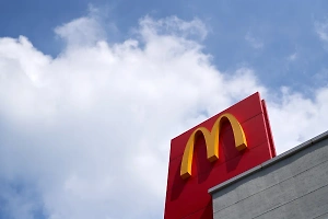 McDonald’s отключил логотип России на карте в штаб-квартире