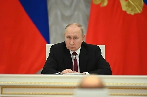 Семейная реликвия: Путин передал советские монеты для памятника на Поклонной горе
