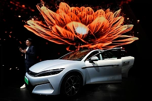 10 перспективных новинок на Шанхайском автосалоне 2025: гибриды, кроссоверы, летающие автомобили
