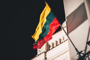 Власти Литвы вернули в Россию мужчину, сбежавшего по реке от армии
