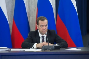 Медведев: Россия чтит своих героев, поэтому победа будет за нами