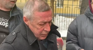 «Не видели уже пару дней»: Ефремов превратился в затворника и перестал выходить «из комнаты»