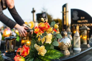 Главное — молитва, а не внешние атрибуты: Стало известно, что нельзя делать на могилах усопших