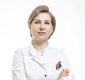 В пожилом возрасте не стоит резко менять интенсивность физических нагрузок. Расширять активность стоит постепенно, избегая продолжительных, «взрывных» нагрузок, длительного нахождения в положении «вниз головой», на открытом солнце и в условиях высокой температуры воздуха. 