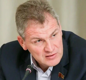 У нас подобные методики с так называемым чипом от алкоголизма применялись. Называлось это «торпеда» в своё время, когда в подкожную клетчатку внедрялся специальный контейнер, высвобождавший лекарственный препарат, который делал невозможным употребление алкоголя. Метод был жёсткий, действенный, но и опасный.