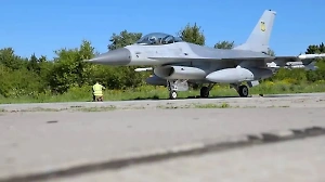 Боевой рой самолётов и вертолётов привлёк российские ракеты к аэродрому ВСУ, один борт сожжён