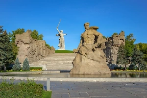 Уже заменили дорожные знаки: Волгоград стал Сталинградом в преддверии 9 Мая