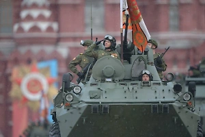 Политолог Блохин: Киев жаждет сорвать Парад Победы для видимости изоляции России