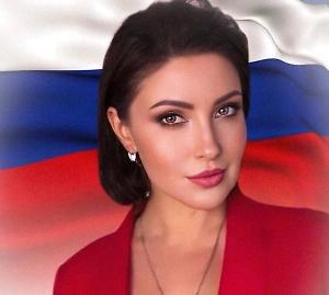 Этот парад был особенным. Особенным не только потому, что он был организован на высшем уровне. Он особенный, потому что в этот год, как никогда, было очень важно почувствовать друг друга сердцем, и все россияне были в едином порыве. Вся огромная наша страна, она как будто бы стала одним большим трепещущим сердцем.