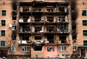 «Азовец»* раскрыл смысл превращения жилых многоэтажек в «огневые точки» в Мариуполе
