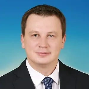 Преступники убеждают людей, что из-за технической ошибки или бухгалтерского сбоя на счету остались «лишние» деньги, которые можно вернуть. В некоторых случаях аферисты могут сообщать о программе повышенного кэшбека за вовремя погашенный кредит.