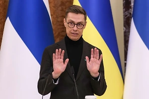 Трамп на встрече с лидерами ЕС не заметил Стубба, сидящего напротив него