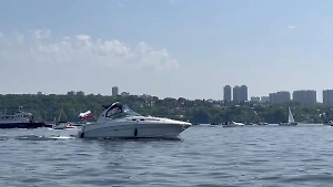 В Самаре состоялся масштабный парад судов на побережье Волги