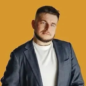 При общении с бюрократами важно говорить на их языке — ссылаться на законы и нормативные акты. Если у вас есть телефон с нужной информацией, покажите его. Не бойтесь обращаться к вышестоящему руководству, если ситуация требует. Важно помнить: вы — клиент, и ваше право — получить услугу. Агрессия не помогает, спокойный тон, уверенность и знание своих прав значительно увеличивают шансы на успех.