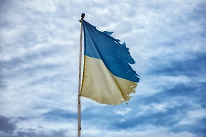 «Перемен!»: Экстрасенс увидела мощный знак в сорванном флаге Украины на родине Зеленского