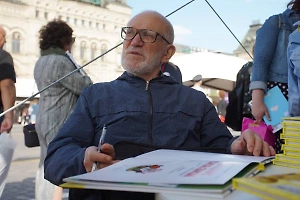 «Нормально себя чувствует»: Помощник Митты рассказал о состоянии режиссёра после потери сознания