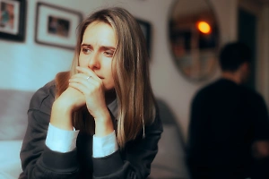 Борьба с тенью: Психолог объяснила, как детские травмы мешают строить счастливые отношения
