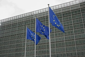 Евросоюз уже начал готовить новый пакет санкций против России, хотя старый ещё не принят