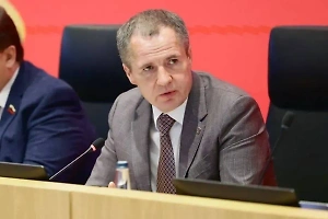 «Мы в одинаковых условиях»: Гладков объяснил, почему отказывается носить бронежилет и каску