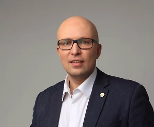В практике я много раз сталкивался с тем, что за «ленивым» поведением стоит человек, который просто выдохся или застрял в надоевшей роли. И вот тут начинается работа, потому что лень — это приглашение: прислушайся ко мне. Никто из этих героев не был плохим: уставший, непонятый, застрявший в мечтах, но ни одного плохого. И, может быть, ваша лень — это тоже не диагноз, а возможность задать себе вопрос: «Что я чувствую, когда ничего не хочу?»