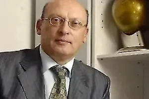 Начало июля – это кульминация этого конфликта, когда всё тайное становится явным, начинаются крупные подвижки, крупные перемены в самой динамике этого процесса. И вот сейчас мы видим, что Америка отодвинулась от украинского конфликта, переложила всю тяжесть на Европу. И, соответственно, дальше мы видим, что сейчас меняется руководство, то есть меняется кабинет министров на Украине.