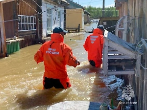 В Якутии освободили от воды 167 дворовых территорий за сутки