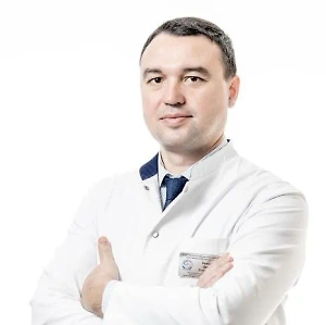 Любая баня оказывает выраженное воздействие на сердечно-сосудистую систему за счёт теплового стресса и изменений гемодинамики. У здорового человека под воздействием тепла при посещении бани расширяются сосуды кожи, наряду с обильным потоотделением это можем способствовать снижению артериального давления. При этом происходит увеличение частоты сердечных сокращений и пульса. Если человек страдает сердечно-сосудистыми заболеваниями, то к бане нужно относиться очень осторожно.