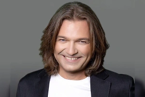 Дмитрий Маликов доказал, что путешествия во времени возможны, показав коллаж со своими фото