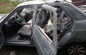 Бойцы ВСУ сожгли машину с россиянкой внутри, раненая смогла выбраться из огня