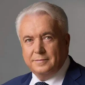 Надо подождать информации со стороны Министерства обороны России. Если Надежда Савченко попала в плен, об этом сообщит министерство. Включат ли её в списки на обмен — это вопрос интересный, потому что она уже была в плену, было решение суда и была проведена миссия с обменом. Я не знаю, какое юридическое решение примет российская сторона — Следственный комитет — исходя из того, что это уже рецидив. Ведь когда принималось решение об амнистии и обмене, вероятно, предполагался прежде всего отказ от участия в боевых действиях. Знаете, это уже не танец на граблях.