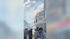 Пожар вспыхнул в ТЦ «Солнечный ветер» на северо-западе Москвы