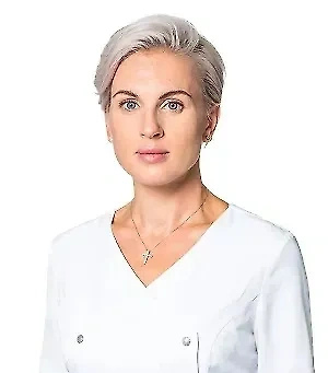 Механизм прост: аллергены из пищи, лекарств или косметики сохраняются в слюне до 24 часов даже после чистки зубов. При поцелуе они попадают к партнёру, запуская реакции — от сыпи до анафилактического шока. 