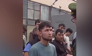 «Кем работаете? Да!» Занятный диалог мигранта и военкома в Москве попал на видео