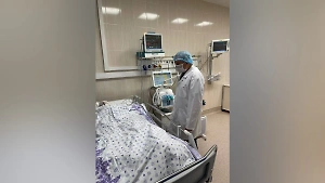 5-летний герой, закрывший маму от дрона в Курске, доставлен в московскую больницу
