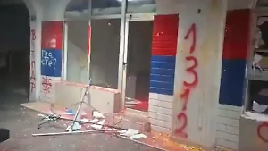 Протестующие разгромили офис правящей партии Сербии в Нови-Саде