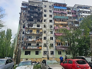 Огромная дыра: Появились кадры разрушений после смертоносного удара ВСУ по многоэтажке в Курске