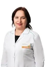 В таких случаях необходимо лечить основное заболевание, а не симптомы. У здоровых людей отёки могут появляться в жаркую погоду при избыточном употреблении солёной пищи и алкоголя, которые задерживают жидкость в организме. Другие причины: длительное сидение или стояние (жидкость скапливается в ногах из-за гравитации), неудобная обувь, предменструальный синдром у женщин и беременность