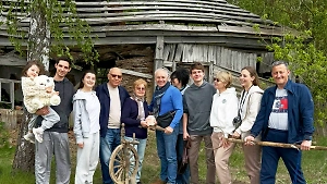Одна мечта на десять сердец: Большая семья отправилась в прошлое, чтобы отыскать родовое гнездо