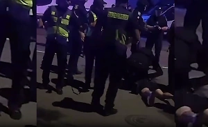 Протестующие против мобилизации столкнулись с полицией у стадиона в Виннице