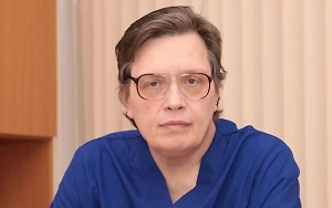 Очень противная, тяжёлая болезнь, но в принципе лечится легко, и лучше браться за лечение на стадии либо укуса клеща — если вообще профилактически провести лечение, либо на первых симптомах появления красной и кольцевой эритем [поражение кожи специфического характера].