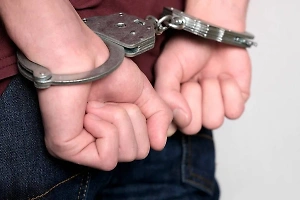 Запугивали девушек и похищали: ОПГ сутенёров осудили в Иркутске