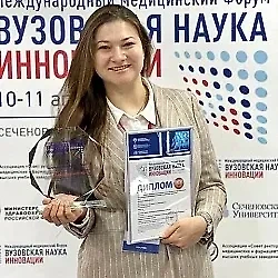 Согласно исследованиям, наибольшее количество микроорганизмов скапливается на носоупорах и заушниках, так как они постоянно соприкасаются с кожей. Среди найденных бактерий можно отметить золотистый стафилококк, который в норме обитает на поверхности кожи человека, но при попадании в глаза может вызывать воспаления: конъюнктивит и блефарит.