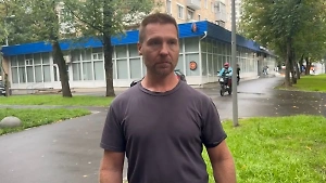 Блиновский через окно бросился на водителя кроссовера, которому снёс зеркало на Ducati за 4 млн