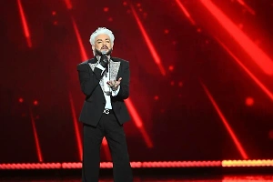 Киркоров оступился и рухнул на сцене Новой Волны во время выступления